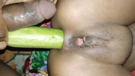 Puja bhabhi ko gand me khira dala our chut me land dalkar chod Diya