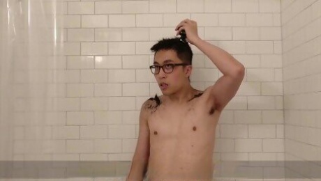 Topless Chinese Guy Teaches How to Cut Own Hair