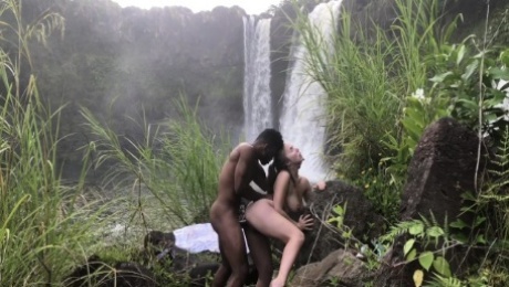 Passionate Outdoor Blowjob and in Hawaiian Waterfall Paradise