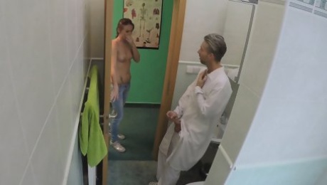 Pervert In Medical Clothes Had A Luck To Fuck Pussy