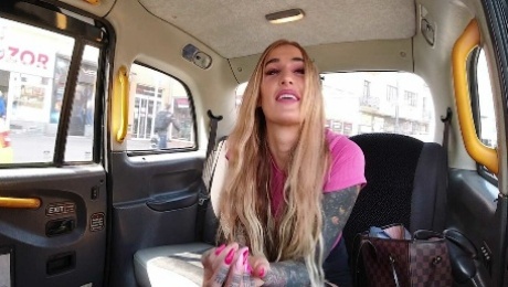 Video  Blonde beauty in stockings Daisy Lee fucked on the backseat